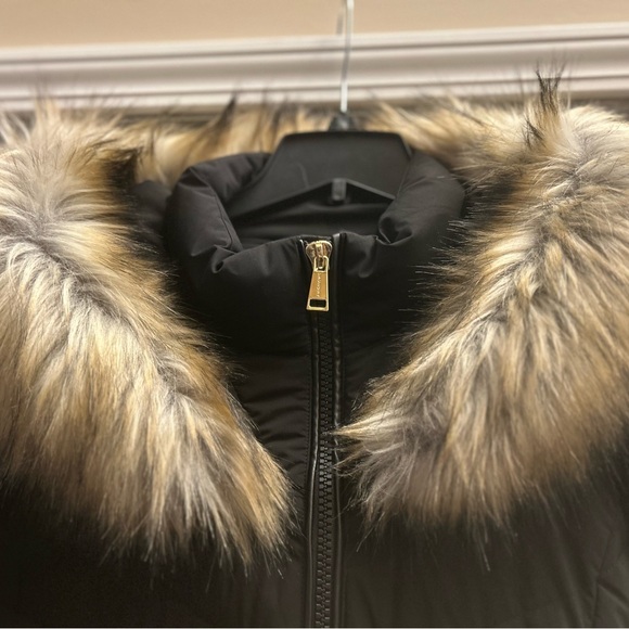 Laundry by Shelli Segal Women's Black Puffer Coat with Faux-Fur Hood - Picture 5 of 11